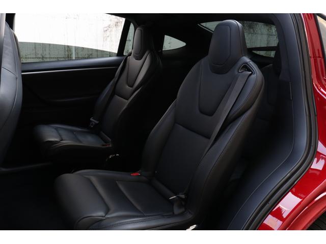 モデルＸ Ｐ１００Ｄ　フルセルフドライビングケイパビリティ　フルエアロ　ファルコンドア　オートドア　ルーディクス＋　６人乗り　セカンドキャプテン　２２インチＡＷ　レッドキャリパー　チャデモアダプター付　スペアキー（7枚目）