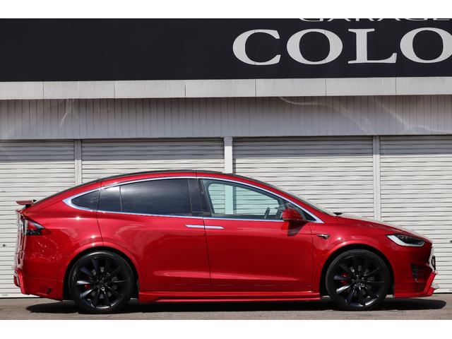 モデルＸ Ｐ１００Ｄ　フルセルフドライビングケイパビリティ　フルエアロ　ファルコンドア　オートドア　ルーディクス＋　６人乗り　セカンドキャプテン　２２インチＡＷ　レッドキャリパー　チャデモアダプター付　スペアキー（10枚目）