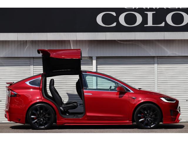 モデルＸ Ｐ１００Ｄ　フルセルフドライビングケイパビリティ　フルエアロ　ファルコンドア　オートドア　ルーディクス＋　６人乗り　セカンドキャプテン　２２インチＡＷ　レッドキャリパー　チャデモアダプター付　スペアキー（11枚目）