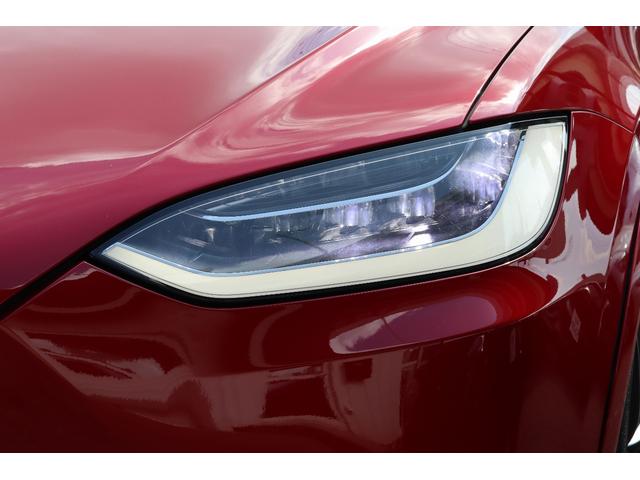 モデルＸ Ｐ１００Ｄ　フルセルフドライビングケイパビリティ　フルエアロ　ファルコンドア　オートドア　ルーディクス＋　６人乗り　セカンドキャプテン　２２インチＡＷ　レッドキャリパー　チャデモアダプター付　スペアキー（17枚目）
