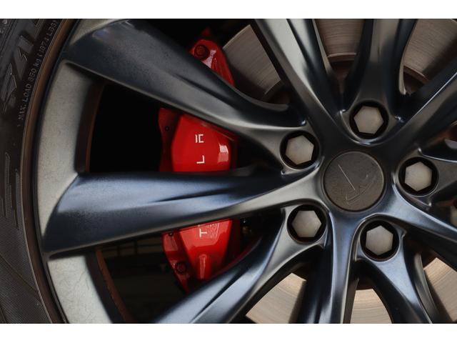 モデルＸ Ｐ１００Ｄ　フルセルフドライビングケイパビリティ　フルエアロ　ファルコンドア　オートドア　ルーディクス＋　６人乗り　セカンドキャプテン　２２インチＡＷ　レッドキャリパー　チャデモアダプター付　スペアキー（18枚目）