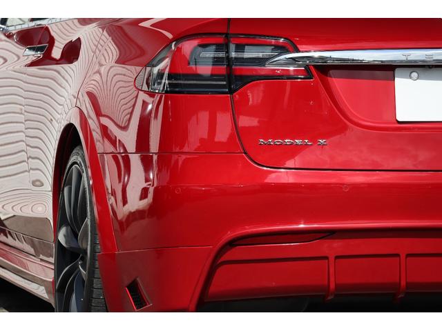 モデルＸ Ｐ１００Ｄ　フルセルフドライビングケイパビリティ　フルエアロ　ファルコンドア　オートドア　ルーディクス＋　６人乗り　セカンドキャプテン　２２インチＡＷ　レッドキャリパー　チャデモアダプター付　スペアキー（22枚目）