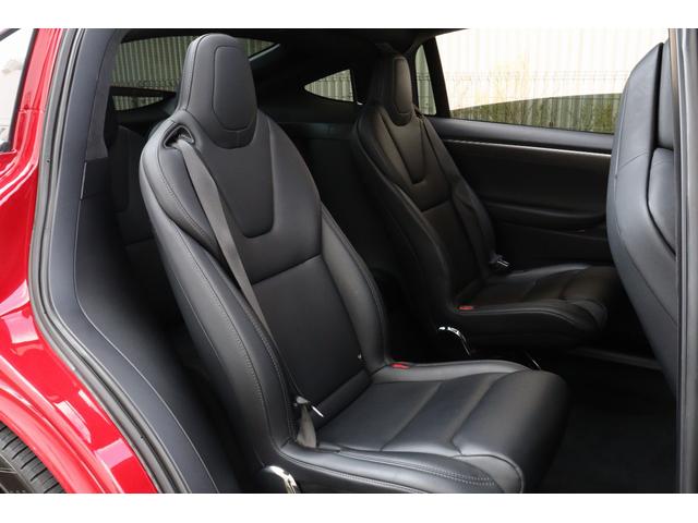 モデルＸ Ｐ１００Ｄ　フルセルフドライビングケイパビリティ　フルエアロ　ファルコンドア　オートドア　ルーディクス＋　６人乗り　セカンドキャプテン　２２インチＡＷ　レッドキャリパー　チャデモアダプター付　スペアキー（43枚目）