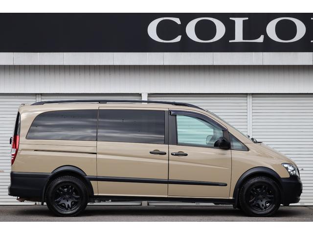 Ｖクラス Ｖ３５０　アンビエンテ　ロング　後期モデル　ロングボディ　アウトドアカスタム仕様　ベージュペイントカラー　ツインサンルーフ　両側電動スライドドア　前後コーナーセンサー　ブラックレザーシート　社外ナビ　フリップダウンモニター（10枚目）