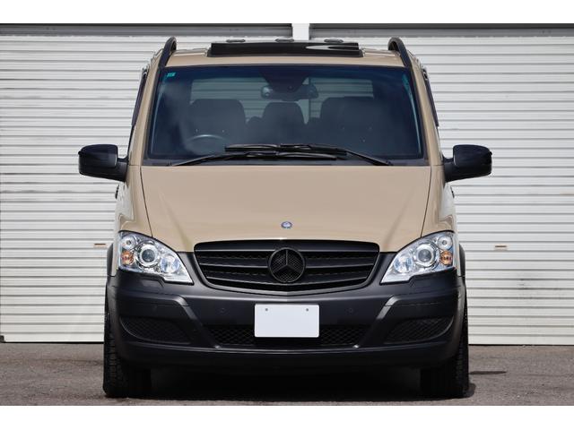 Ｖクラス Ｖ３５０　アンビエンテ　ロング　後期モデル　ロングボディ　アウトドアカスタム仕様　ベージュペイントカラー　ツインサンルーフ　両側電動スライドドア　前後コーナーセンサー　ブラックレザーシート　社外ナビ　フリップダウンモニター（13枚目）