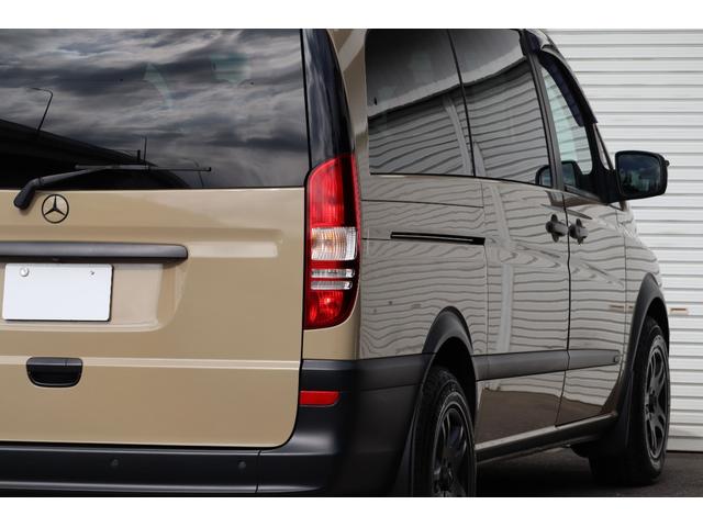 Ｖクラス Ｖ３５０　アンビエンテ　ロング　後期モデル　ロングボディ　アウトドアカスタム仕様　ベージュペイントカラー　ツインサンルーフ　両側電動スライドドア　前後コーナーセンサー　ブラックレザーシート　社外ナビ　フリップダウンモニター（20枚目）