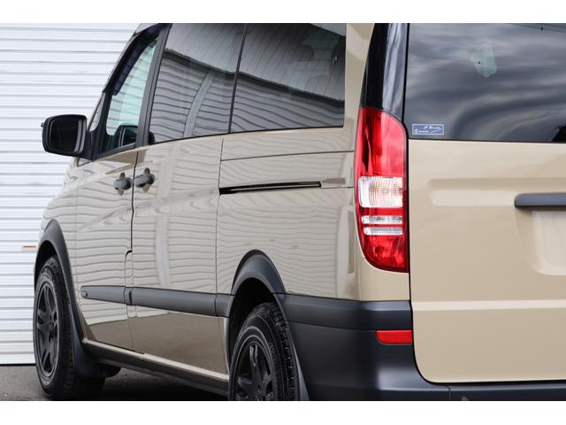 Ｖクラス Ｖ３５０　アンビエンテ　ロング　後期モデル　ロングボディ　アウトドアカスタム仕様　ベージュペイントカラー　ツインサンルーフ　両側電動スライドドア　前後コーナーセンサー　ブラックレザーシート　社外ナビ　フリップダウンモニター（21枚目）