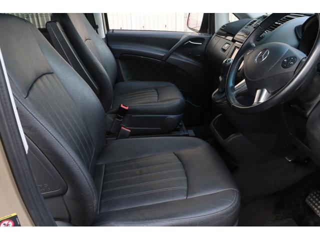 Ｖクラス Ｖ３５０　アンビエンテ　ロング　後期モデル　ロングボディ　アウトドアカスタム仕様　ベージュペイントカラー　ツインサンルーフ　両側電動スライドドア　前後コーナーセンサー　ブラックレザーシート　社外ナビ　フリップダウンモニター（25枚目）