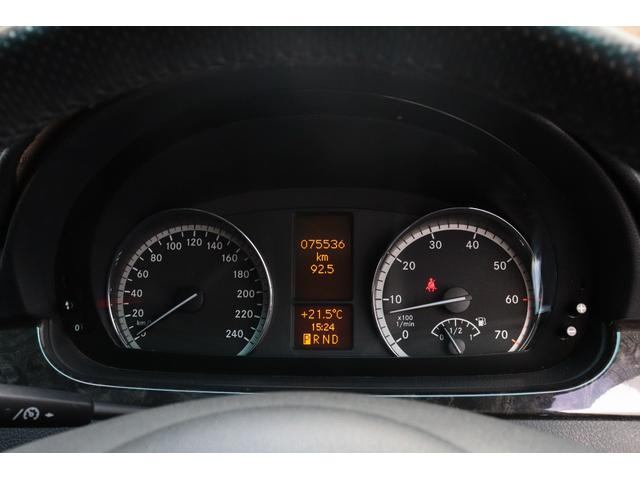 Ｖクラス Ｖ３５０　アンビエンテ　ロング　後期モデル　ロングボディ　アウトドアカスタム仕様　ベージュペイントカラー　ツインサンルーフ　両側電動スライドドア　前後コーナーセンサー　ブラックレザーシート　社外ナビ　フリップダウンモニター（31枚目）