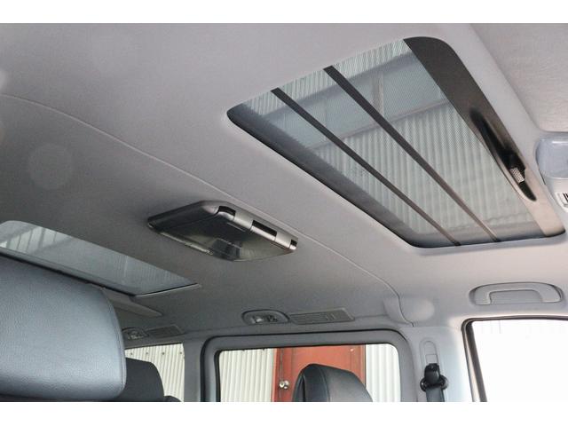 Ｖクラス Ｖ３５０　アンビエンテ　ロング　後期モデル　ロングボディ　アウトドアカスタム仕様　ベージュペイントカラー　ツインサンルーフ　両側電動スライドドア　前後コーナーセンサー　ブラックレザーシート　社外ナビ　フリップダウンモニター（33枚目）