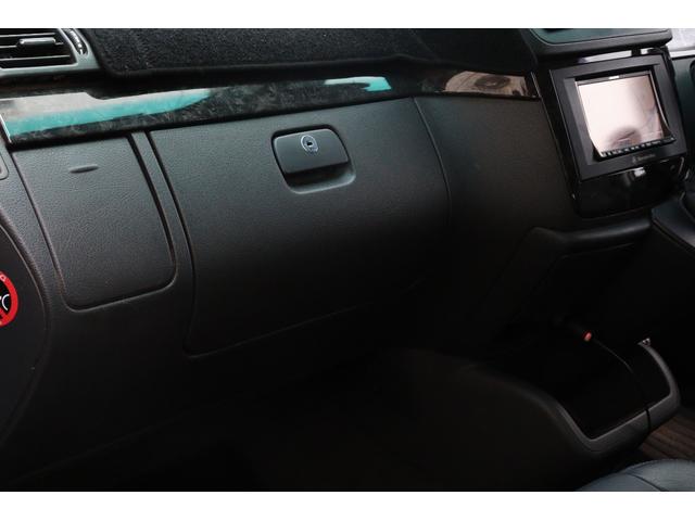 Ｖクラス Ｖ３５０　アンビエンテ　ロング　後期モデル　ロングボディ　アウトドアカスタム仕様　ベージュペイントカラー　ツインサンルーフ　両側電動スライドドア　前後コーナーセンサー　ブラックレザーシート　社外ナビ　フリップダウンモニター（35枚目）