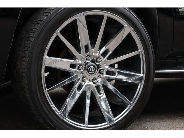 キャデラックエスカレード ESV 1ナンバー ロングボディ 24インチメッキAW セカンドキャプテンシート ブラックレザーインテリア フリップダウンモニター 社外ナビ ヘッドライト国内仕様 サイドステップ キーレス(4枚目)