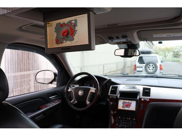 キャデラックエスカレード ESV 1ナンバー ロングボディ 24インチメッキAW セカンドキャプテンシート ブラックレザーインテリア フリップダウンモニター 社外ナビ ヘッドライト国内仕様 サイドステップ キーレス(6枚目)