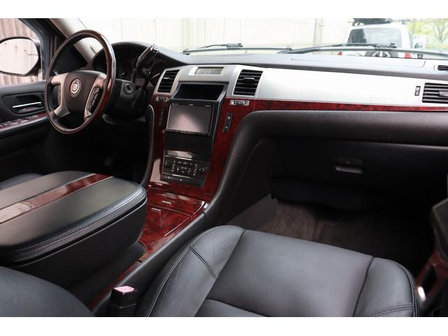 キャデラックエスカレード ESV 1ナンバー ロングボディ 24インチメッキAW セカンドキャプテンシート ブラックレザーインテリア フリップダウンモニター 社外ナビ ヘッドライト国内仕様 サイドステップ キーレス(24枚目)