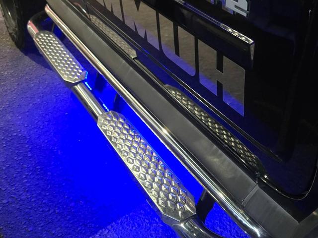 ハマーH2 ラグジュアリーパッケージ 後期モデル バネサス変更済み 3列シート ジオバンナ20AW メッキグリルガード メッキパーツカスタム サイドステップ LEDヘッドライト イルミネーション 黒革シート 社外ナビ(5枚目)