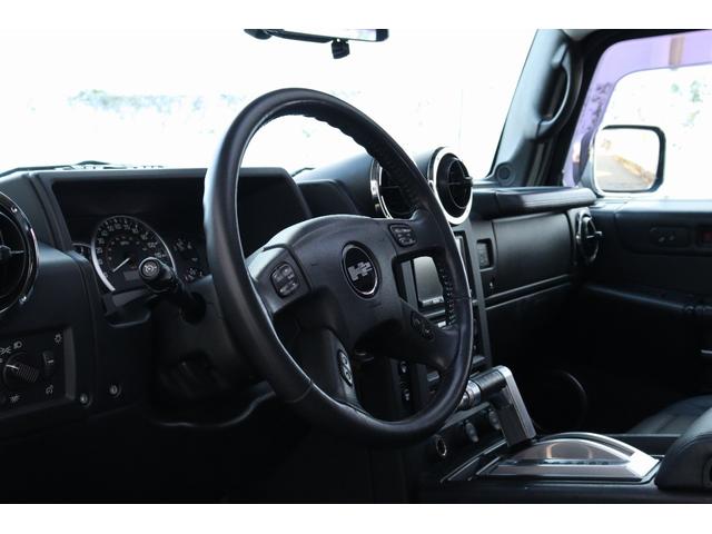 ハマーH2 ラグジュアリーパッケージ 後期モデル バネサス変更済み 3列シート ジオバンナ20AW メッキグリルガード メッキパーツカスタム サイドステップ LEDヘッドライト イルミネーション 黒革シート 社外ナビ(31枚目)