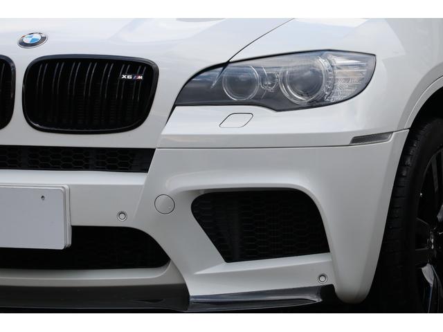 Ｘ６ Ｍ ベースグレード　Ｉｎｄｉｖｉｄｕａｌ　フルレザーメリノ　クリオ―ロブラウンインテリア　５５５ｐｓ　フルカーボンエアロ　カーボンドアミラーカバー　カーボントランクスポイラー　ＡＫＲＡＰＯＶＩＣエキゾースト　サンルーフ（16枚目）