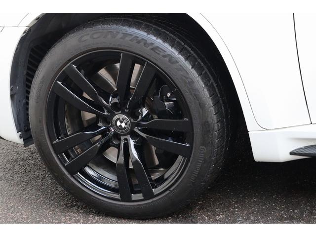 Ｘ６ Ｍ ベースグレード　Ｉｎｄｉｖｉｄｕａｌ　フルレザーメリノ　クリオ―ロブラウンインテリア　５５５ｐｓ　フルカーボンエアロ　カーボンドアミラーカバー　カーボントランクスポイラー　ＡＫＲＡＰＯＶＩＣエキゾースト　サンルーフ（21枚目）