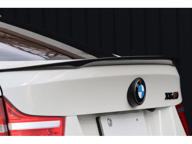 Ｘ６ Ｍ ベースグレード　Ｉｎｄｉｖｉｄｕａｌ　フルレザーメリノ　クリオ―ロブラウンインテリア　５５５ｐｓ　フルカーボンエアロ　カーボンドアミラーカバー　カーボントランクスポイラー　ＡＫＲＡＰＯＶＩＣエキゾースト　サンルーフ（29枚目）