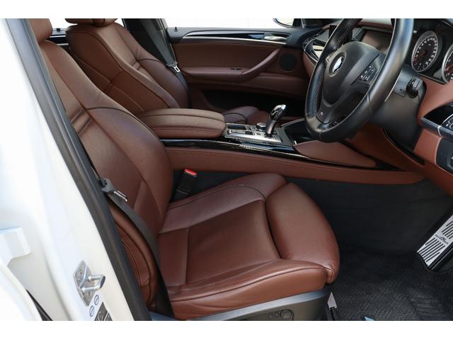 Ｘ６ Ｍ ベースグレード　Ｉｎｄｉｖｉｄｕａｌ　フルレザーメリノ　クリオ―ロブラウンインテリア　５５５ｐｓ　フルカーボンエアロ　カーボンドアミラーカバー　カーボントランクスポイラー　ＡＫＲＡＰＯＶＩＣエキゾースト　サンルーフ（37枚目）