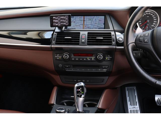 Ｘ６ Ｍ ベースグレード　Ｉｎｄｉｖｉｄｕａｌ　フルレザーメリノ　クリオ―ロブラウンインテリア　５５５ｐｓ　フルカーボンエアロ　カーボンドアミラーカバー　カーボントランクスポイラー　ＡＫＲＡＰＯＶＩＣエキゾースト　サンルーフ（39枚目）