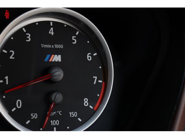 Ｘ６ Ｍ ベースグレード　Ｉｎｄｉｖｉｄｕａｌ　フルレザーメリノ　クリオ―ロブラウンインテリア　５５５ｐｓ　フルカーボンエアロ　カーボンドアミラーカバー　カーボントランクスポイラー　ＡＫＲＡＰＯＶＩＣエキゾースト　サンルーフ（51枚目）