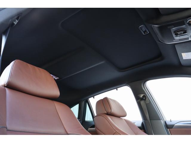 Ｘ６ Ｍ ベースグレード　Ｉｎｄｉｖｉｄｕａｌ　フルレザーメリノ　クリオ―ロブラウンインテリア　５５５ｐｓ　フルカーボンエアロ　カーボンドアミラーカバー　カーボントランクスポイラー　ＡＫＲＡＰＯＶＩＣエキゾースト　サンルーフ（56枚目）