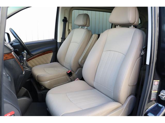 Ｖクラス Ｖ３５０　アンビエンテ　ベージュインテリア　両側パワースライドドア　サンルーフ　フリップダウンモニター　ウッドパネル　格納式テーブル　レザーステアリング　社外ナビ　ＴＶ　バックカメラ　キーレス　パワーシート　シートヒーター（6枚目）