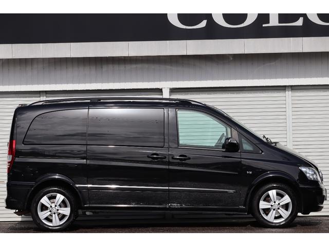 Ｖクラス Ｖ３５０　アンビエンテ　ベージュインテリア　両側パワースライドドア　サンルーフ　フリップダウンモニター　ウッドパネル　格納式テーブル　レザーステアリング　社外ナビ　ＴＶ　バックカメラ　キーレス　パワーシート　シートヒーター（10枚目）