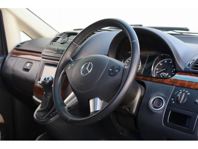 Ｖクラス Ｖ３５０　アンビエンテ　ベージュインテリア　両側パワースライドドア　サンルーフ　フリップダウンモニター　ウッドパネル　格納式テーブル　レザーステアリング　社外ナビ　ＴＶ　バックカメラ　キーレス　パワーシート　シートヒーター（21枚目）