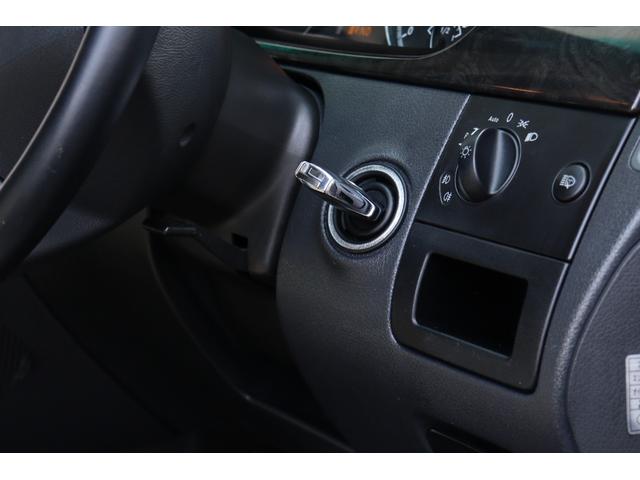 Vクラス V350 アバンギャルド エディションロング 50台限定車 6人乗り 2.3列目独立シート 専用DAINAMICAシート ベブルベージュインテリア 19インチ16スポークAW デュアルガラスルーフ サイドスカート センターテーブル フリップダウン(32枚目)