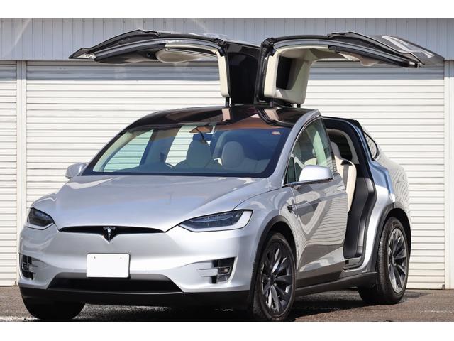 モデルＸ １００Ｄ　ロングレンジモデル　カーボンインテリア　ファルコンウイング　セカンドベンチシート　フルフラット荷室　２０インチグレーホイール　ベージュレザーインテリア　キーレス　オートパイロット（4枚目）