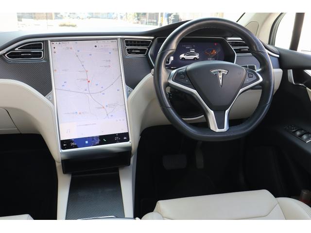 モデルＸ １００Ｄ　ロングレンジモデル　カーボンインテリア　ファルコンウイング　セカンドベンチシート　フルフラット荷室　２０インチグレーホイール　ベージュレザーインテリア　キーレス　オートパイロット（6枚目）