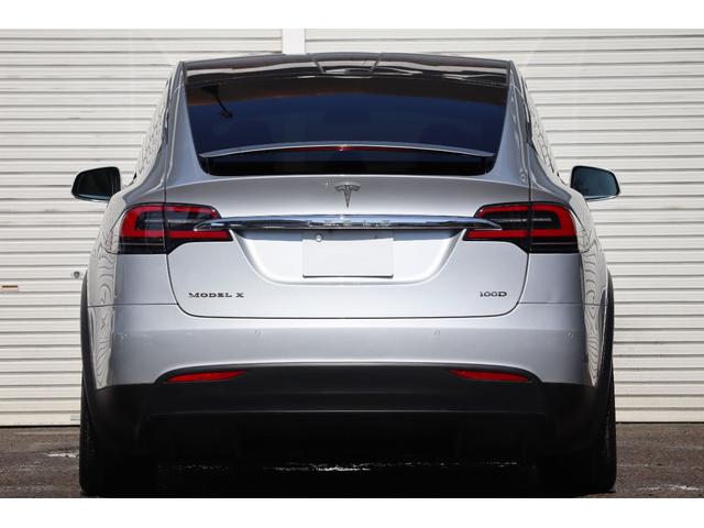モデルＸ １００Ｄ　ロングレンジモデル　カーボンインテリア　ファルコンウイング　セカンドベンチシート　フルフラット荷室　２０インチグレーホイール　ベージュレザーインテリア　キーレス　オートパイロット（12枚目）