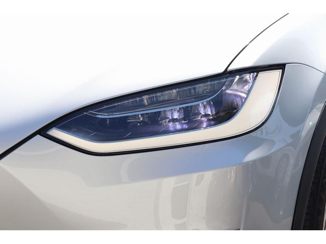 モデルＸ １００Ｄ　ロングレンジモデル　カーボンインテリア　ファルコンウイング　セカンドベンチシート　フルフラット荷室　２０インチグレーホイール　ベージュレザーインテリア　キーレス　オートパイロット（16枚目）