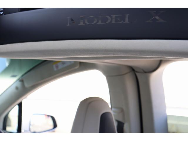 モデルＸ １００Ｄ　ロングレンジモデル　カーボンインテリア　ファルコンウイング　セカンドベンチシート　フルフラット荷室　２０インチグレーホイール　ベージュレザーインテリア　キーレス　オートパイロット（48枚目）