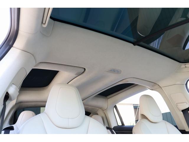 モデルＸ １００Ｄ　ロングレンジモデル　カーボンインテリア　ファルコンウイング　セカンドベンチシート　フルフラット荷室　２０インチグレーホイール　ベージュレザーインテリア　キーレス　オートパイロット（49枚目）