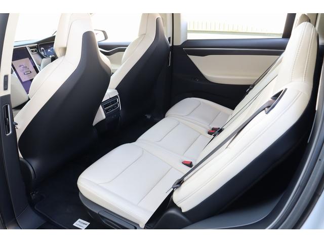 モデルＸ １００Ｄ　ロングレンジモデル　カーボンインテリア　ファルコンウイング　セカンドベンチシート　フルフラット荷室　２０インチグレーホイール　ベージュレザーインテリア　キーレス　オートパイロット（54枚目）