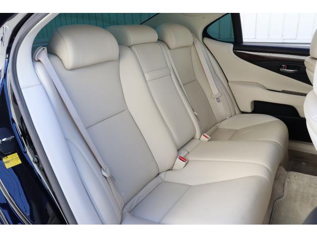 LS LS600h Iパッケージ サンルーフ セミアニリン本革 メローホワイト ウッドパネル パワートランク スマートキー パワーシート ETC フロアマット シートヒーター ベンチレーション ブラックオパールマイカ(32枚目)