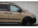 Ｖ３５０　アンビエンテ　ロング　後期モデル　ロングボディ　アウトドアカスタム仕様　ベージュペイントカラー　ツインサンルーフ　両側電動スライドドア　前後コーナーセンサー　ブラックレザーシート　社外ナビ　フリップダウンモニター（12枚目）