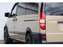 Ｖ３５０　アンビエンテ　ロング　後期モデル　ロングボディ　アウトドアカスタム仕様　ベージュペイントカラー　ツインサンルーフ　両側電動スライドドア　前後コーナーセンサー　ブラックレザーシート　社外ナビ　フリップダウンモニター（21枚目）