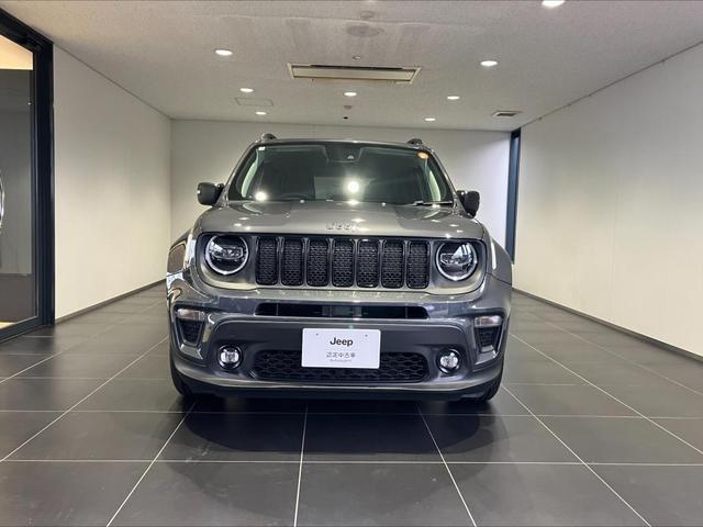 ジープ・レネゲード アルティテュード　ｅ－ハイブリッド　Ｊｅｅｐレネゲード　マイルドハイブリット　試乗車　グレー系　ＡＣＣ　ＥＴＣ２．０　バックモニター　認定中古車　フロントシートヒーター　ステアリングヒーター　運転席パワーシート（6枚目）