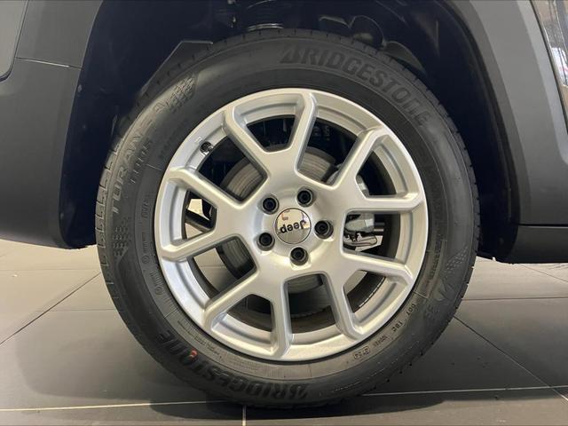 ジープ・レネゲード アルティテュード　ｅ－ハイブリッド　Ｊｅｅｐレネゲード　マイルドハイブリット　試乗車　グレー系　ＡＣＣ　ＥＴＣ２．０　バックモニター　認定中古車　フロントシートヒーター　ステアリングヒーター　運転席パワーシート（10枚目）