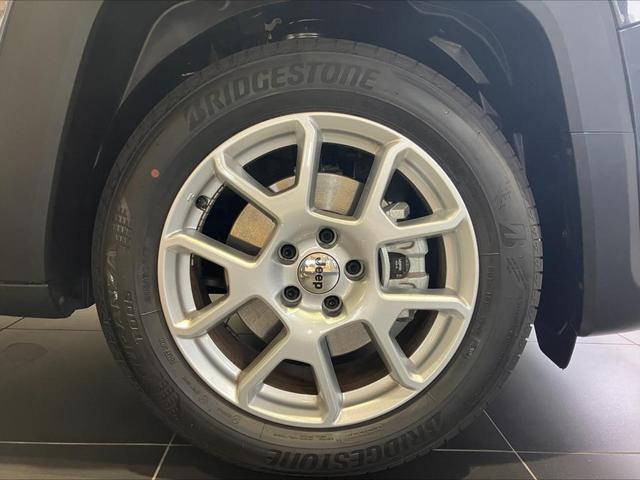 ジープ・レネゲード アルティテュード　ｅ－ハイブリッド　Ｊｅｅｐレネゲード　マイルドハイブリット　試乗車　グレー系　ＡＣＣ　ＥＴＣ２．０　バックモニター　認定中古車　フロントシートヒーター　ステアリングヒーター　運転席パワーシート（11枚目）