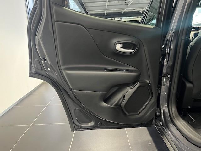 ジープ・レネゲード アルティテュード　ｅ－ハイブリッド　Ｊｅｅｐレネゲード　マイルドハイブリット　試乗車　グレー系　ＡＣＣ　ＥＴＣ２．０　バックモニター　認定中古車　フロントシートヒーター　ステアリングヒーター　運転席パワーシート（26枚目）