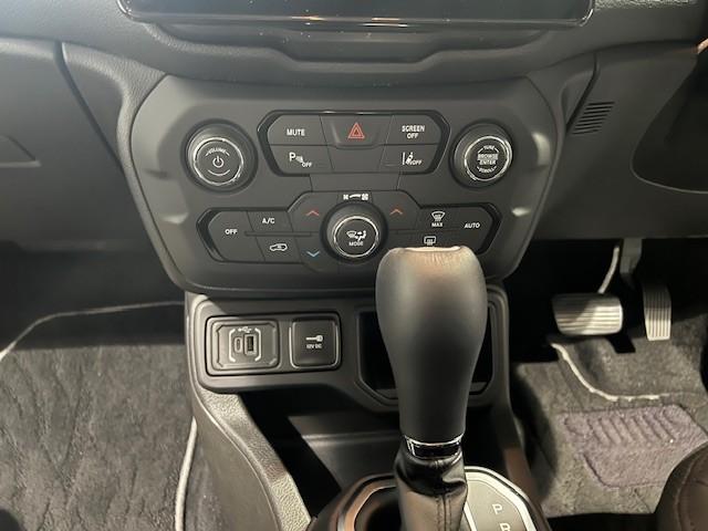 ジープ・レネゲード アルティテュード　ｅ－ハイブリッド　Ｊｅｅｐレネゲード　マイルドハイブリット　試乗車　グレー系　ＡＣＣ　ＥＴＣ２．０　バックモニター　認定中古車　フロントシートヒーター　ステアリングヒーター　運転席パワーシート（31枚目）
