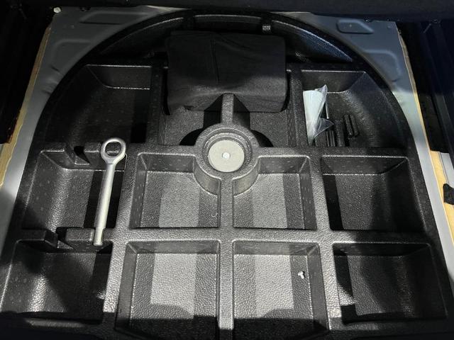 ジープ・レネゲード ナイトイーグル　限定車　レネゲード　ナイトイーグル　ブラックグリル　ブラインドスポットモニター　　前面衝突警報　バックカメラ　Ｎｉｇｈｔ　Ｅａｇｌｅ　バッジ（29枚目）