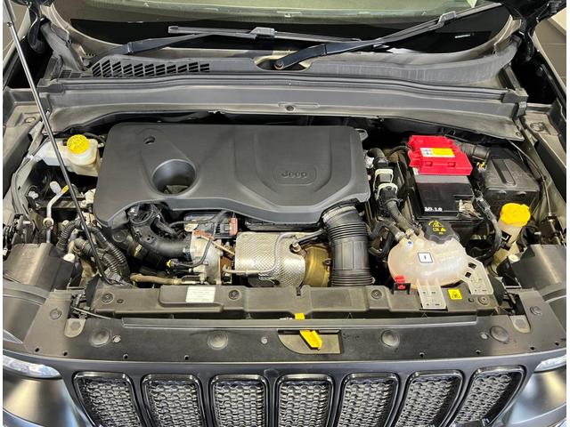 ジープ・レネゲード ナイトイーグル　限定車　レネゲード　ナイトイーグル　ブラックグリル　ブラインドスポットモニター　　前面衝突警報　バックカメラ　Ｎｉｇｈｔ　Ｅａｇｌｅ　バッジ（33枚目）