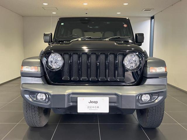ジープ・ラングラーアンリミテッド ブラック&タン 限定車 認定中古車保証付き AppleCarPlay/AndroidAuto ソフトトップ グロスブラックインストルメントパネル 布製バケットシート バックモニター フロント・リアフォグランプ(6枚目)