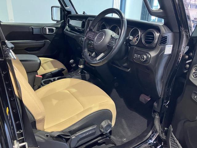 ジープ・ラングラーアンリミテッド ブラック&タン 限定車 認定中古車保証付き AppleCarPlay/AndroidAuto ソフトトップ グロスブラックインストルメントパネル 布製バケットシート バックモニター フロント・リアフォグランプ(15枚目)